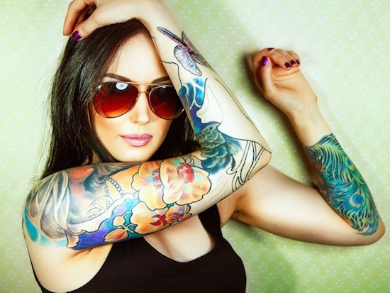 О чем говорят татуировки у девушки