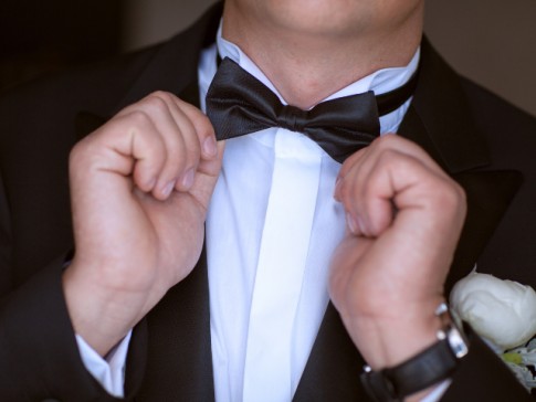 Урок мужского стиля: учимся носить галстук-бабочку