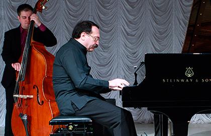 Даниил Крамер на сцене джаз-клуба «Союз композиторов»