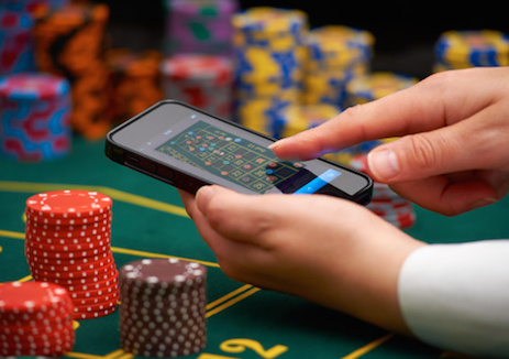 Бесплатное онлайн-казино: ловушка мошенников или полезная игра?