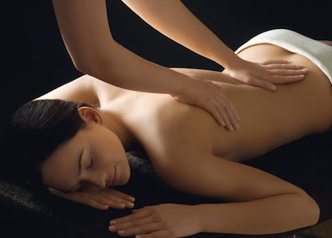 Как правильно делать эротический массаж девушке?